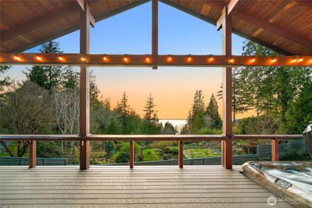 229 Chuckanut Point
