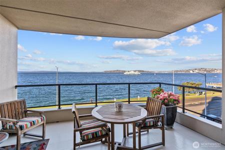 1210 Alki SW