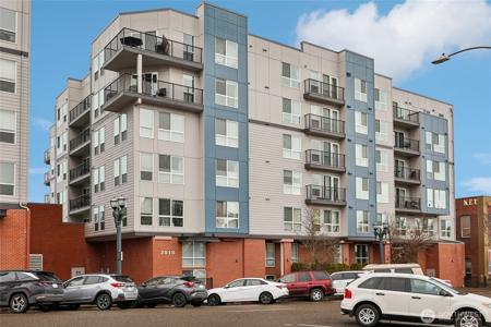 2818 Grand