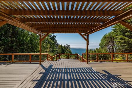 4112 Edith Point