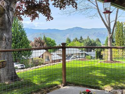 1417 Easthills