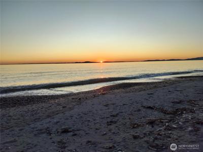 4693 Surfcrest