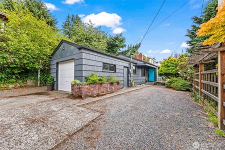 4403 Paradise W