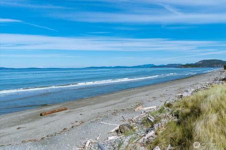 4689 Surfcrest