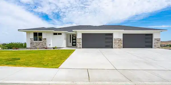 1196 7th NE