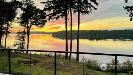 9517 Steamboat Island NW