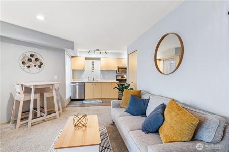 2818 Grand