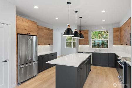 720 Newport NW