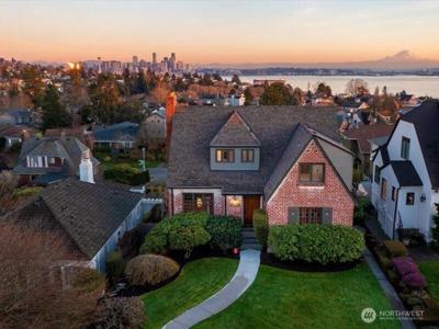 2228 Eastmont W