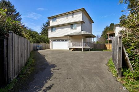 261 Ocean Shores SW