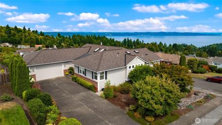5718 Pinnacle NE