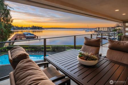 4437 Lake Washington NE