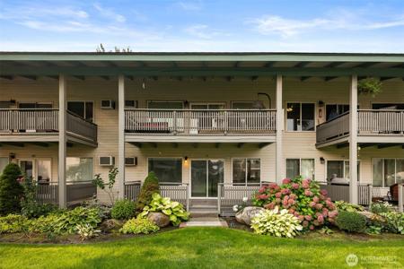 10 Cove Ave