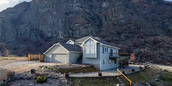 2206 Summit
