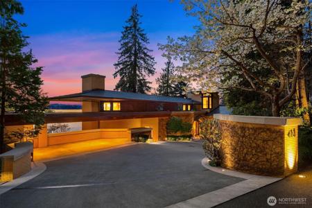 415 Shoreland SE