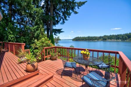2710 Madrona Beach NW