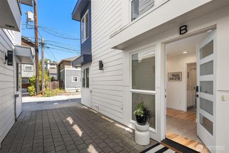 6042 B 41st SW