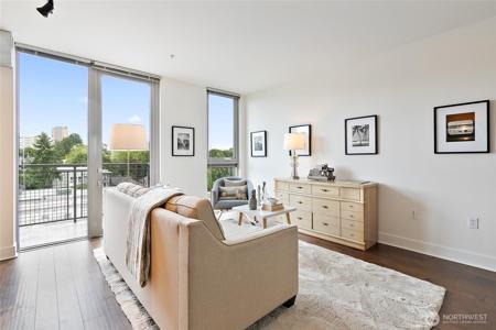 530 Broadway E