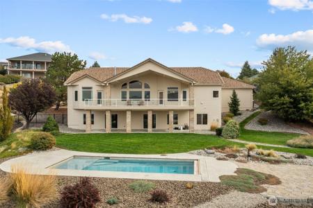 2330 Enchantment View