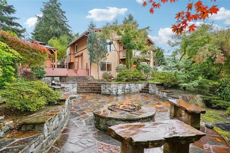 442 Lake Louise SW