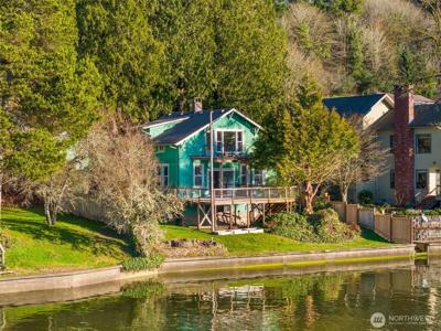 1323 East Bay NE