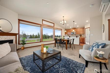 212 W Maberry