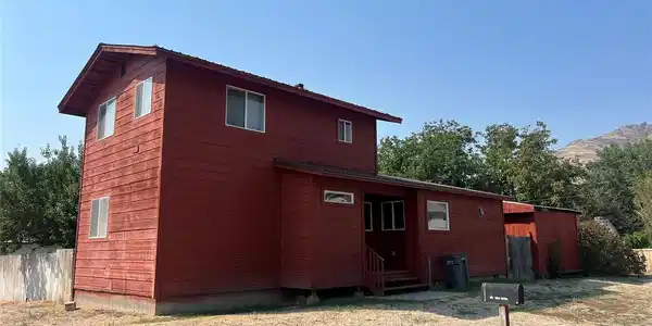 124 Main St