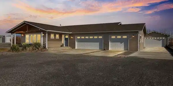844 Desert Aire Dr SW