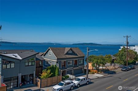 4226 Beach SW