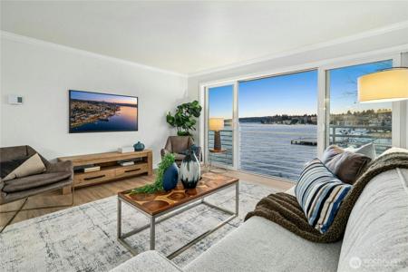 733 Lake S