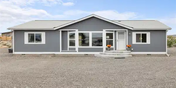 101 Lake SW