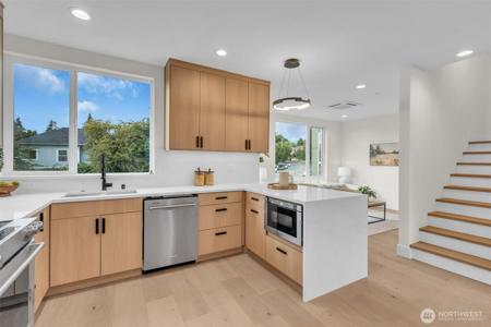 6402 Fauntleroy SW