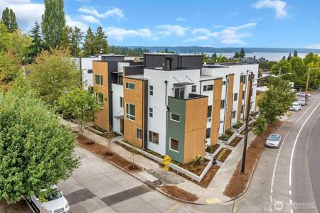 6400 Fauntleroy SW