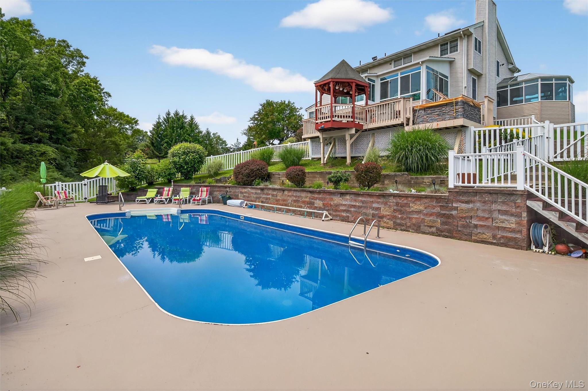 Image 4: Pool Image 4: Pool