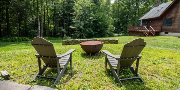 Image 4: Yard Image 4: Yard