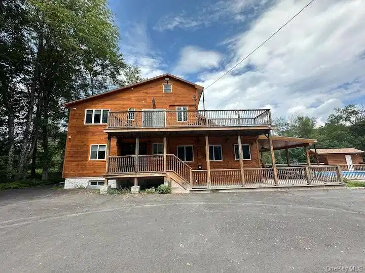 Image 1: Front of Structure