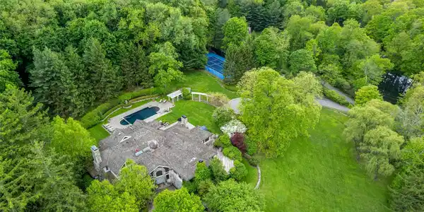 150 Old Farm Road N