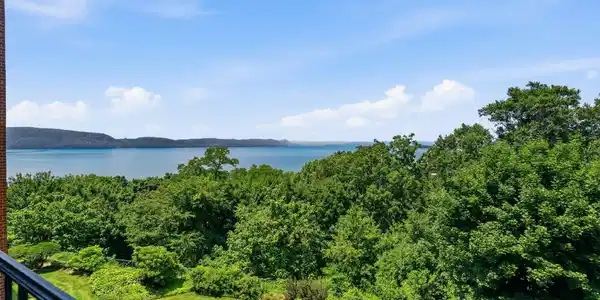 16 Rockledge Avenue