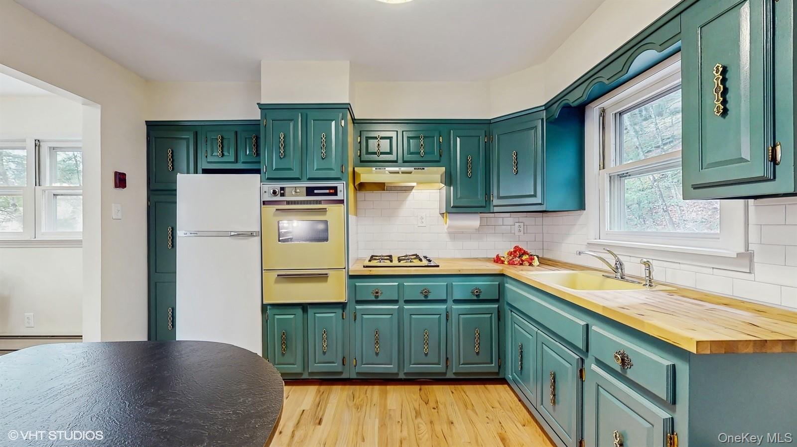 Image 3: Kitchen Image 3: Kitchen