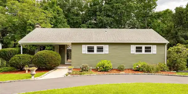 61 Ganung Drive