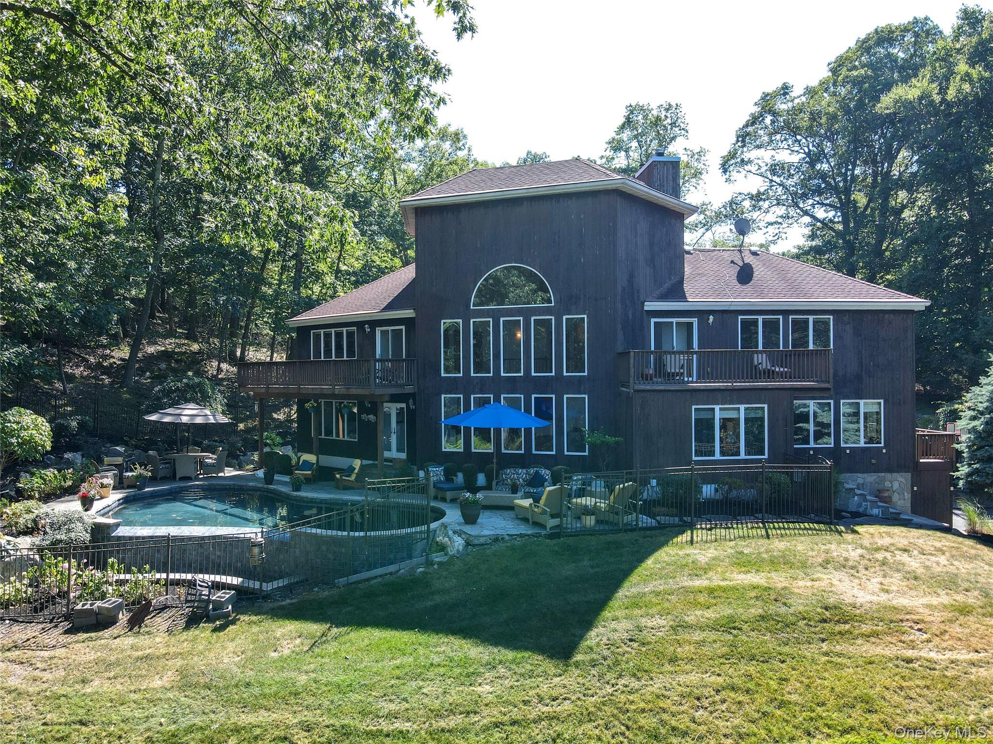 Image 2: Back of Structure Image 2: Back of Structure