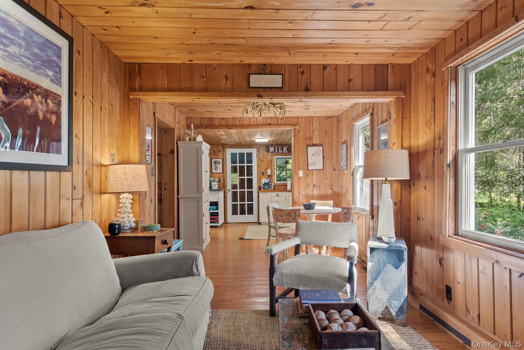 Image 4: Living Room Image 4: Living Room