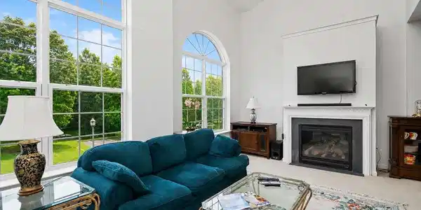Image 4: Living Room Image 4: Living Room