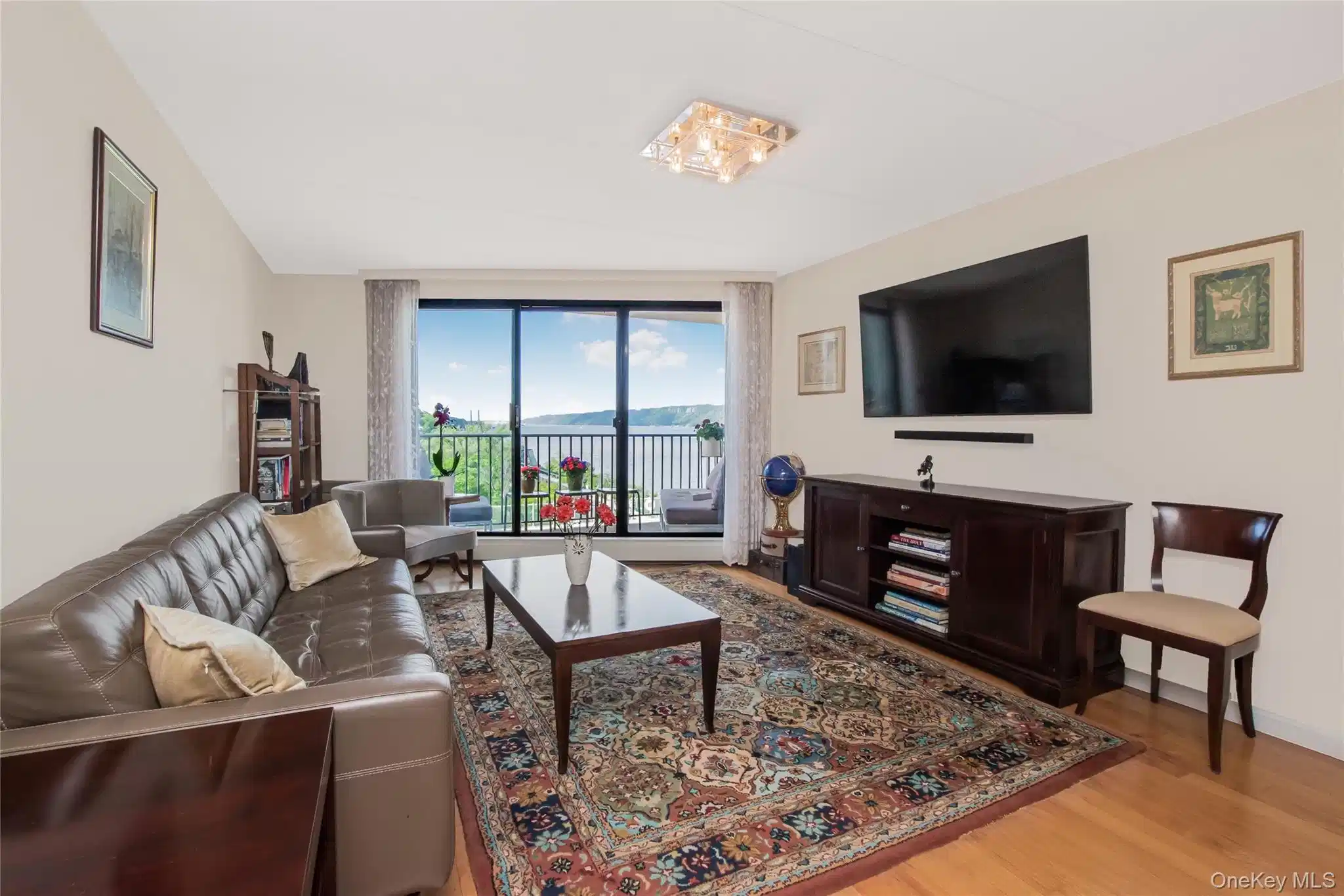 Image 1: Living Room