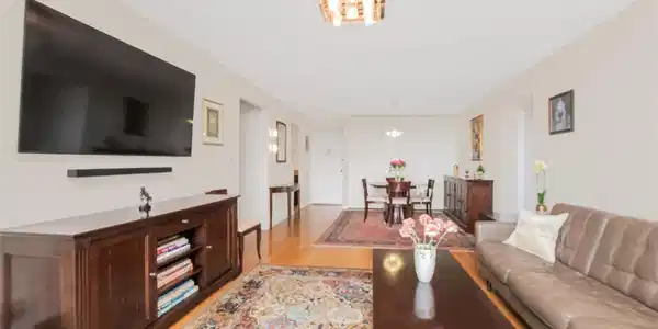 Image 3: Living Room