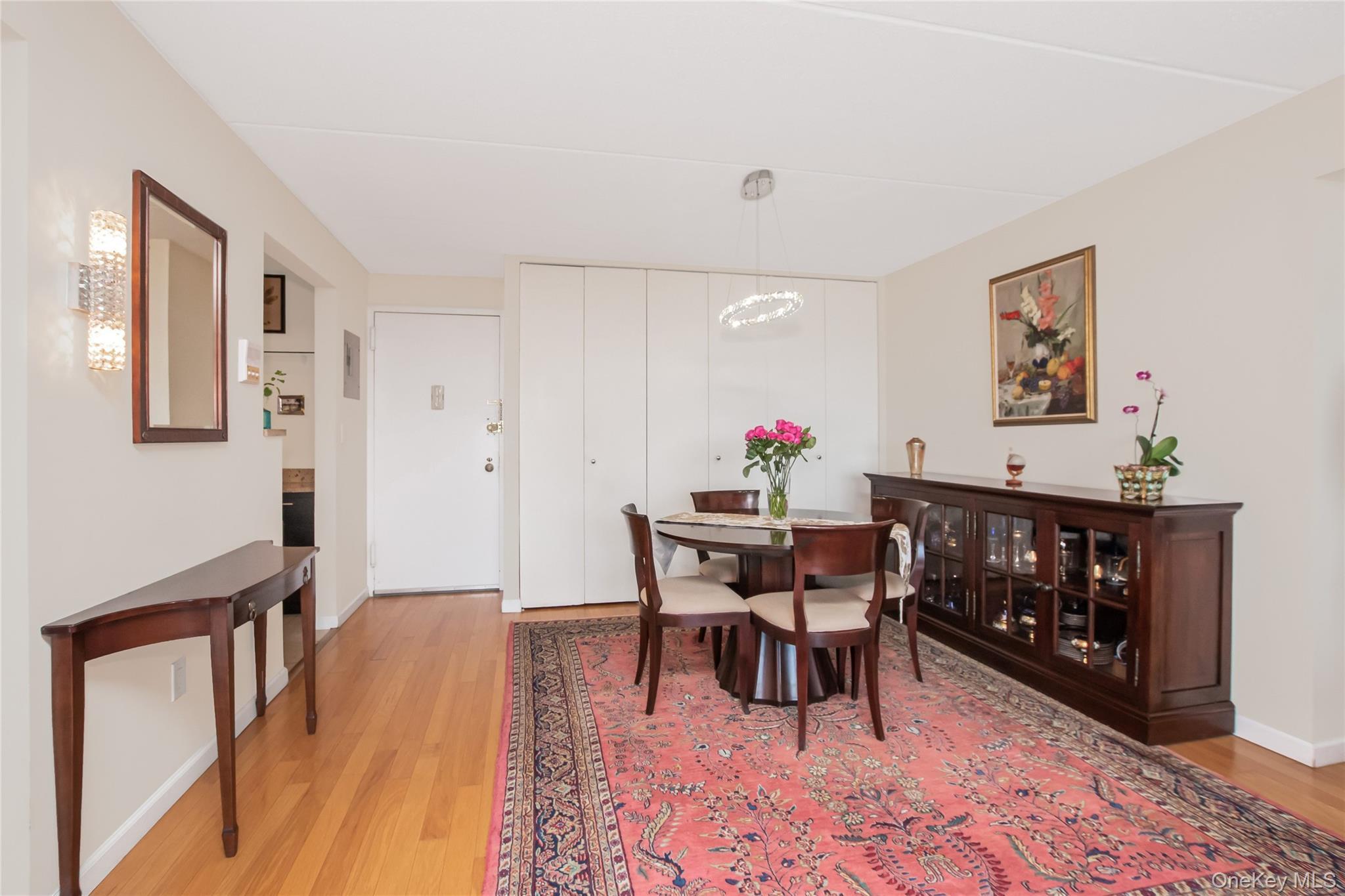 Image 4: Dining Area