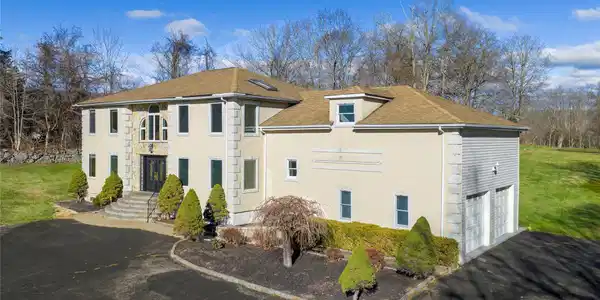 9 Caroline Drive