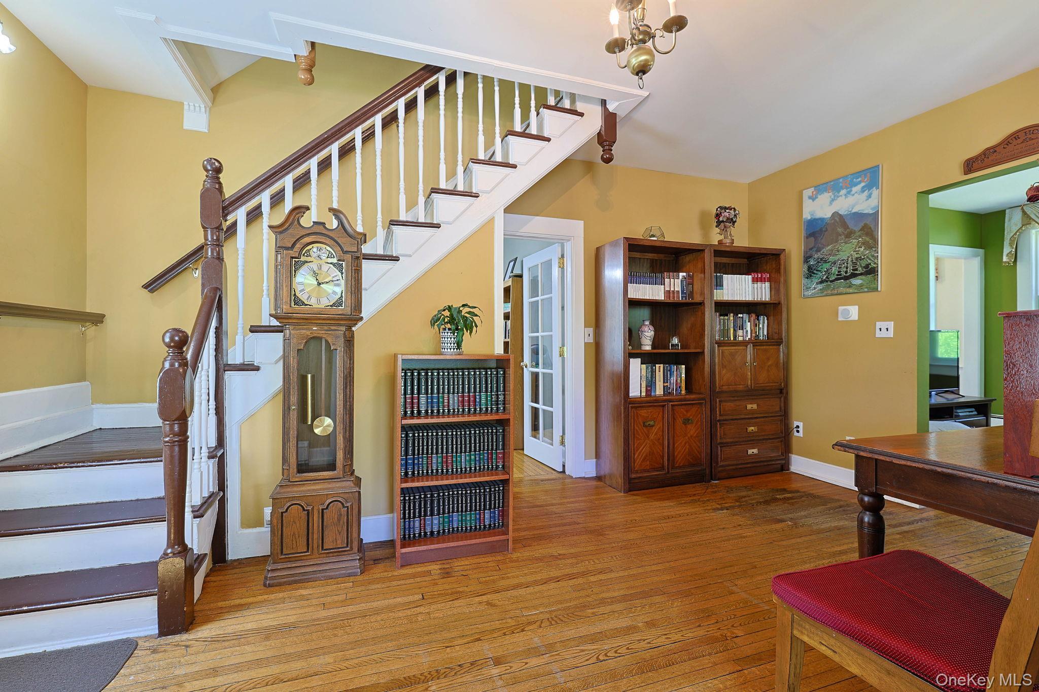 Image 3: Entrance Foyer Image 3: Entrance Foyer