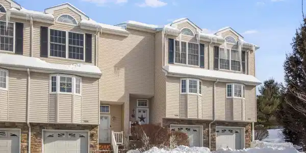1604 Pondview Loop