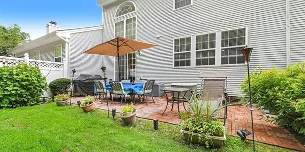 Image 2: Yard Image 2: Yard
